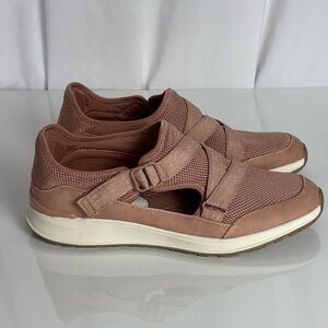 Baretraps BIANNA Women's Sz 11 Pink Slip On Comfort Sneaker Hiking Gorpcore